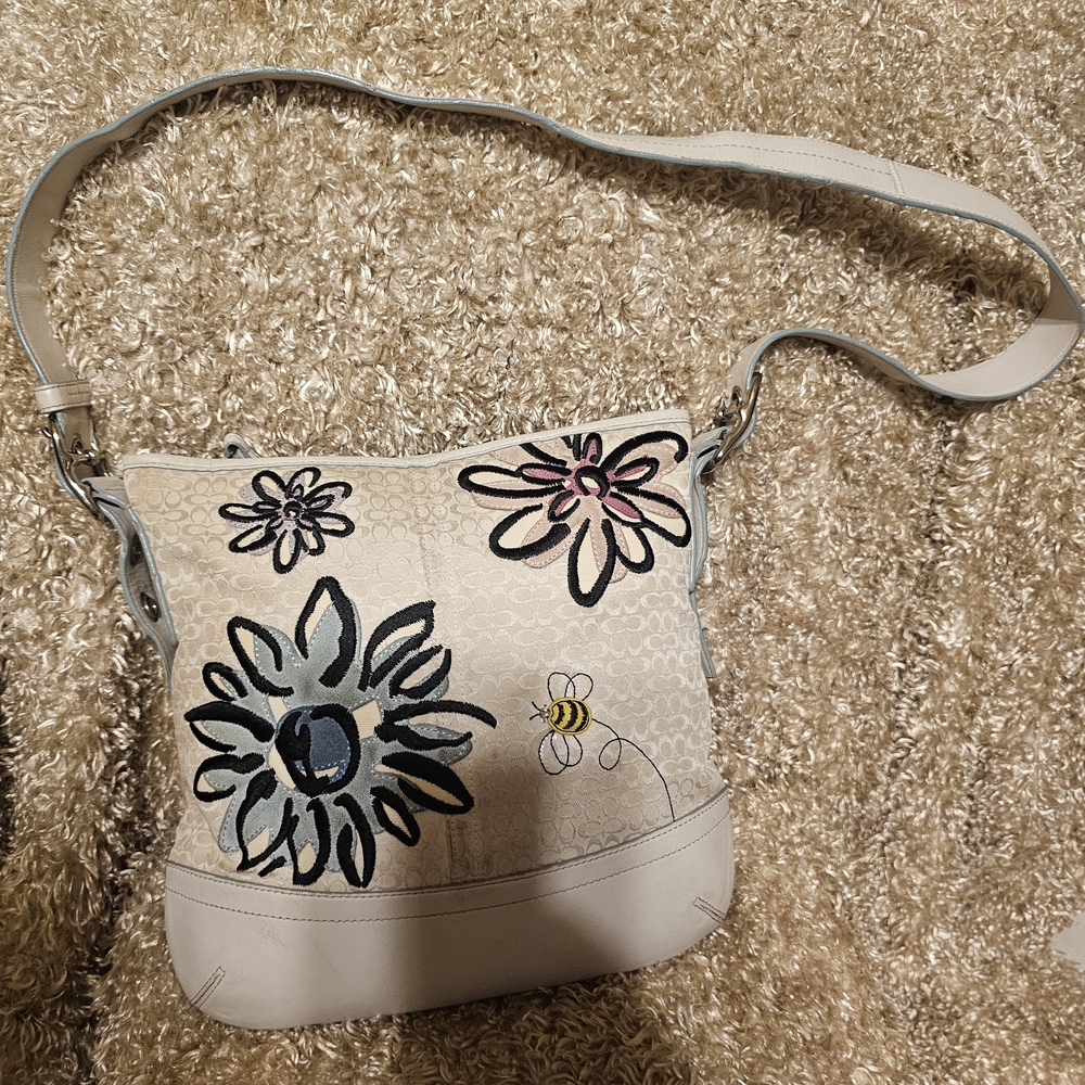 Floral Embroidered Shoulder Bag - Cream